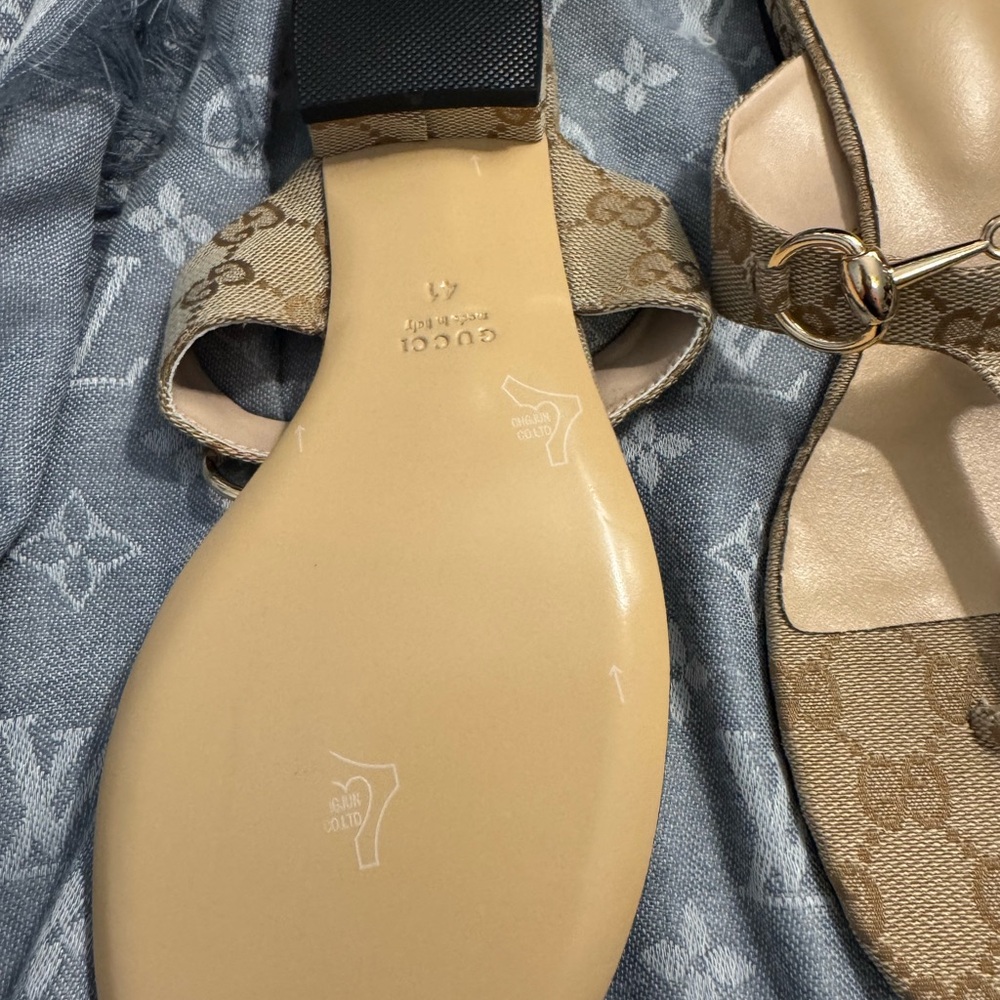 Gucci Tan and Gold Sandals with Horsebit Detail - Picture 5 of 6